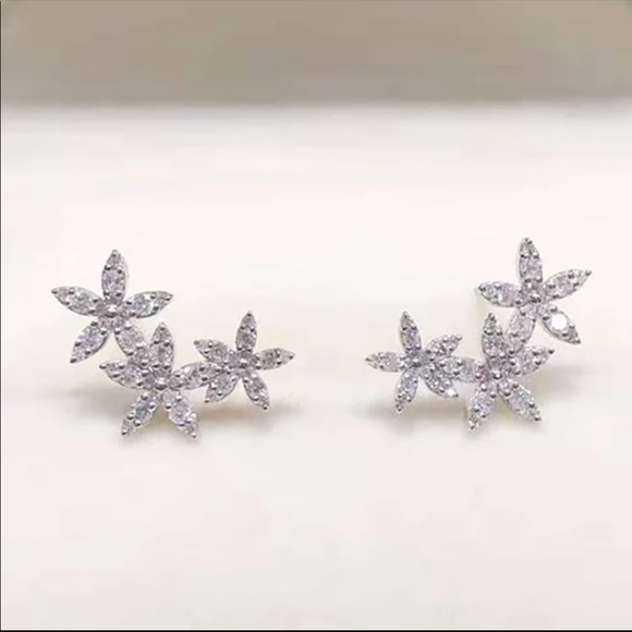 New 925 Silver Beautiful Flowers Stud Earrings - Picture 3 of 6